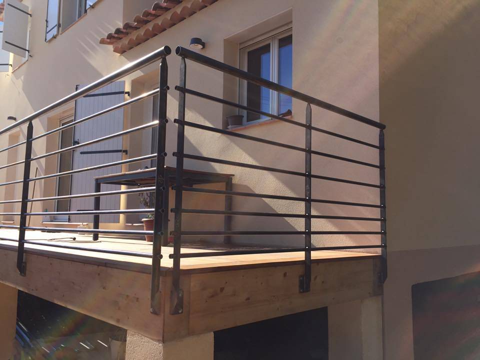 Fabrication et installation de garde-corps en acier thermolaqué à Toulon