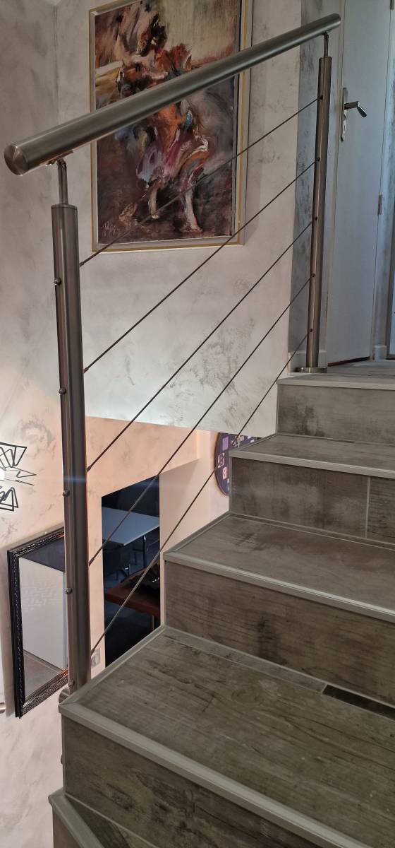 Sécurisation d'un escalier intérieur sur-mesure en inox brossé à Toulon