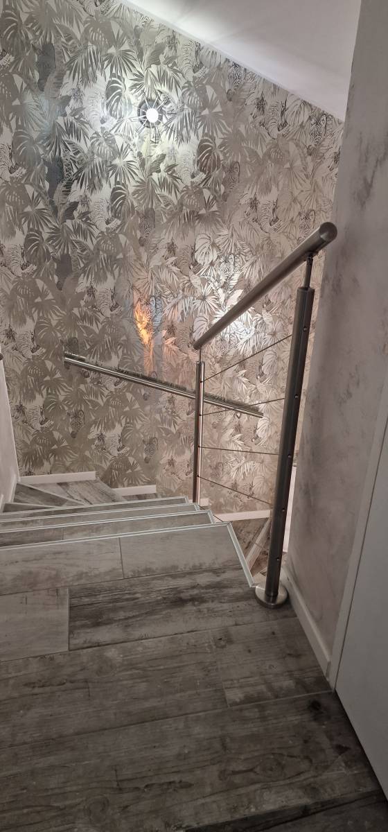 Sécurisation d'un escalier intérieur sur-mesure en inox brossé à Toulon