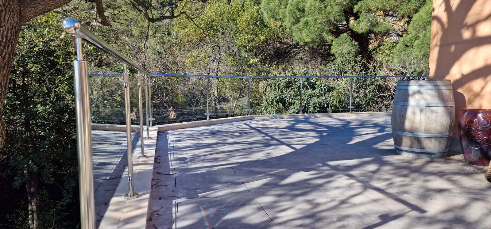 Balustrades moderne en inox poli et verre à Toulon