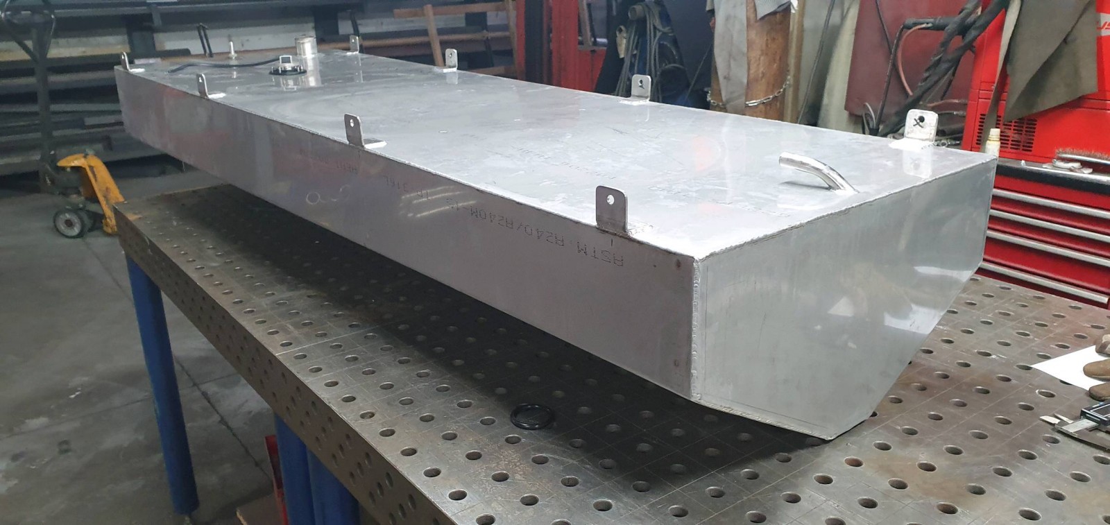 Fabrication de réservoirs métalliques près de Hyères
