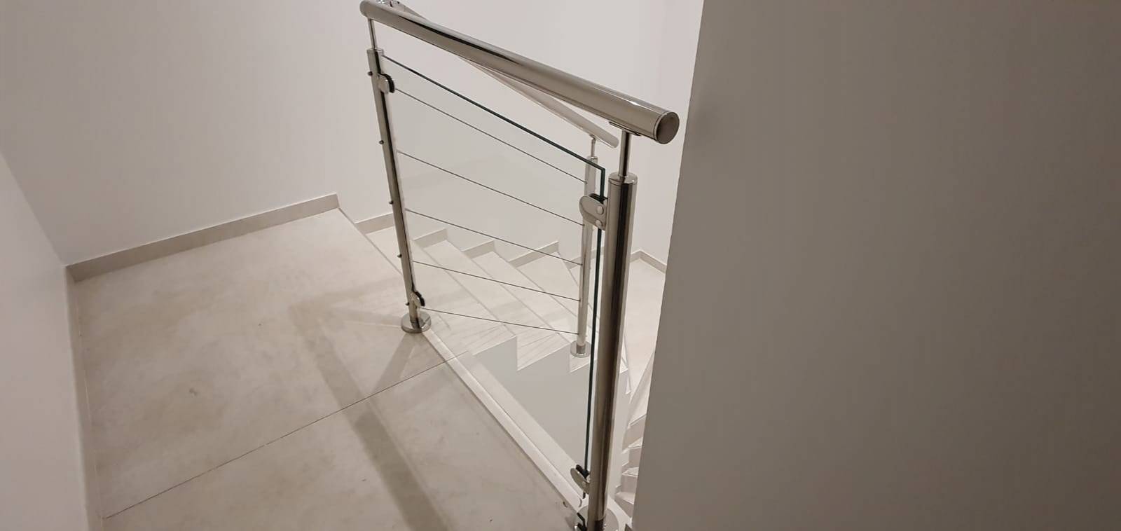 Garde-corps inox verre et câble pour esalier et palier à La Farlède Var