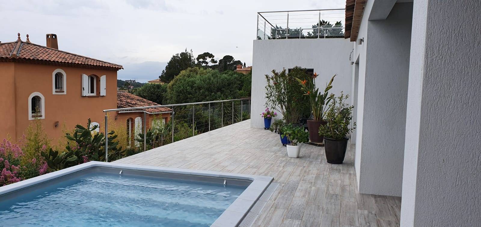 Pose d'un garde-corps en inox à Hyères dans le Var