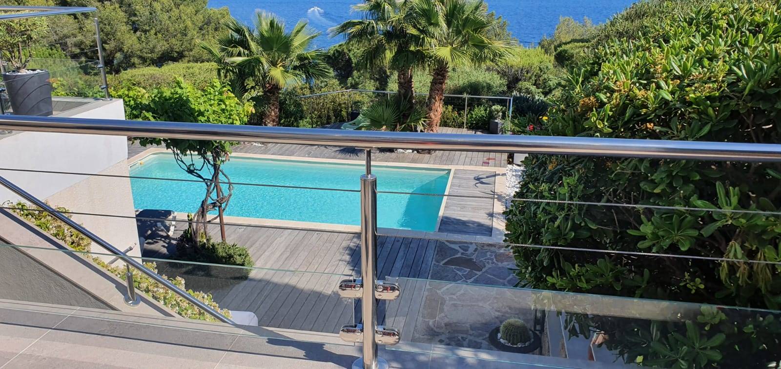 Pose d'un garde-corps inox câble pour piiscine à Hyeres