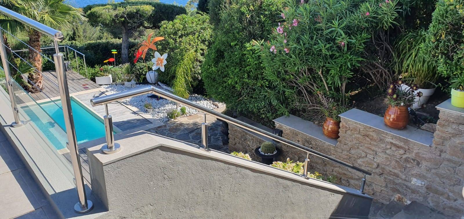 Garde-fous inox câble et verre sur Hyères dans le Var
