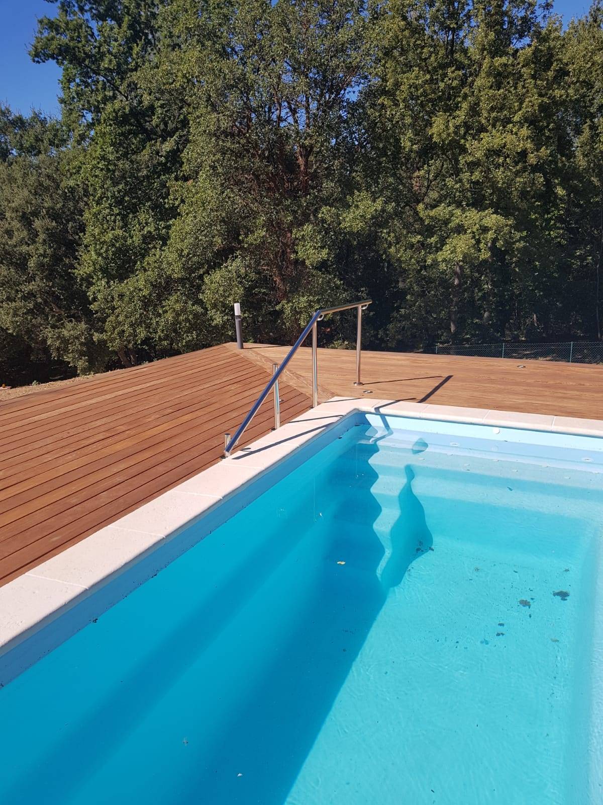 Main courante de piscine inox poli à Hyères