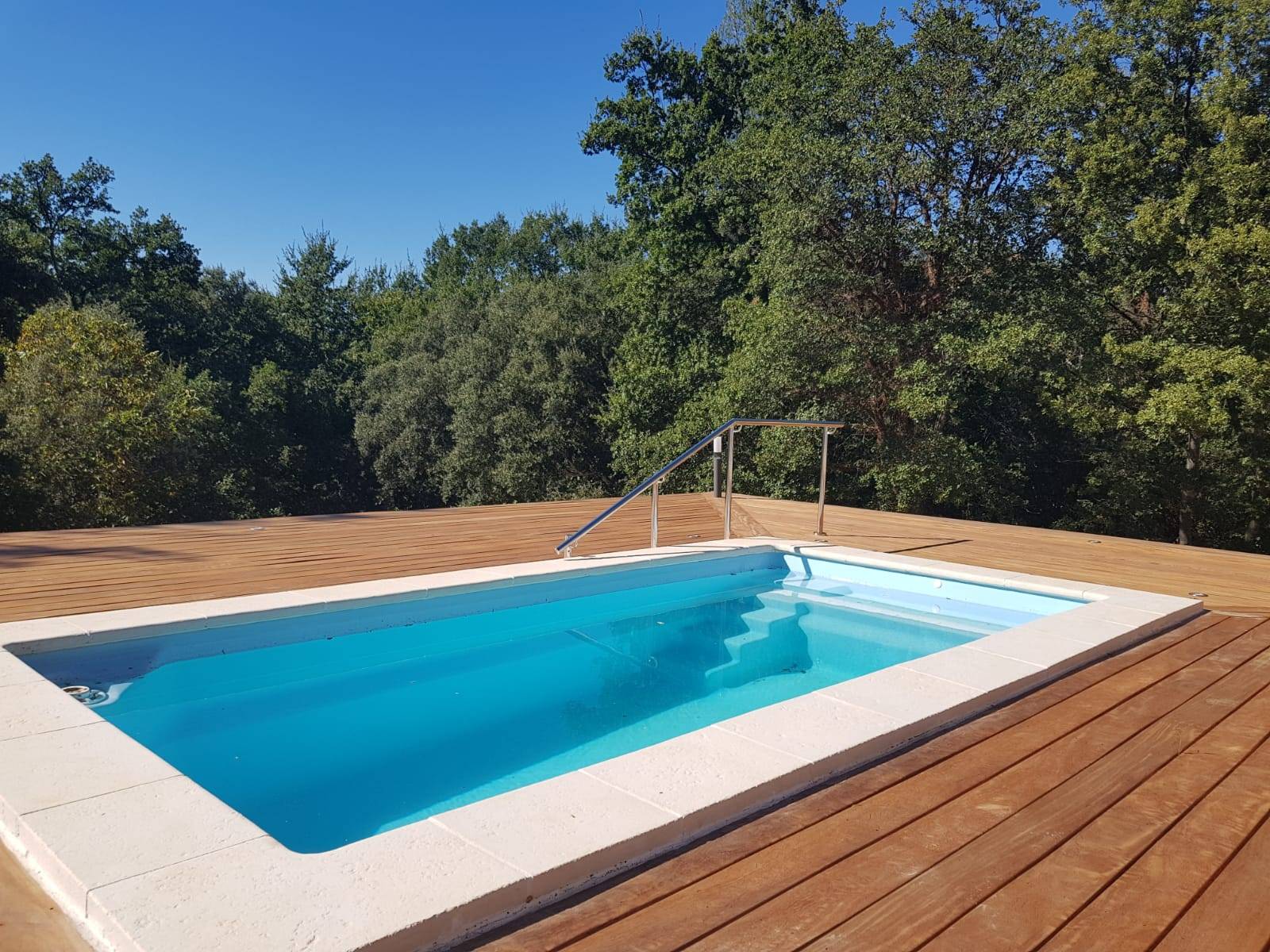Rampe d'escalier en inox pour piscine dans le Var à Hyères