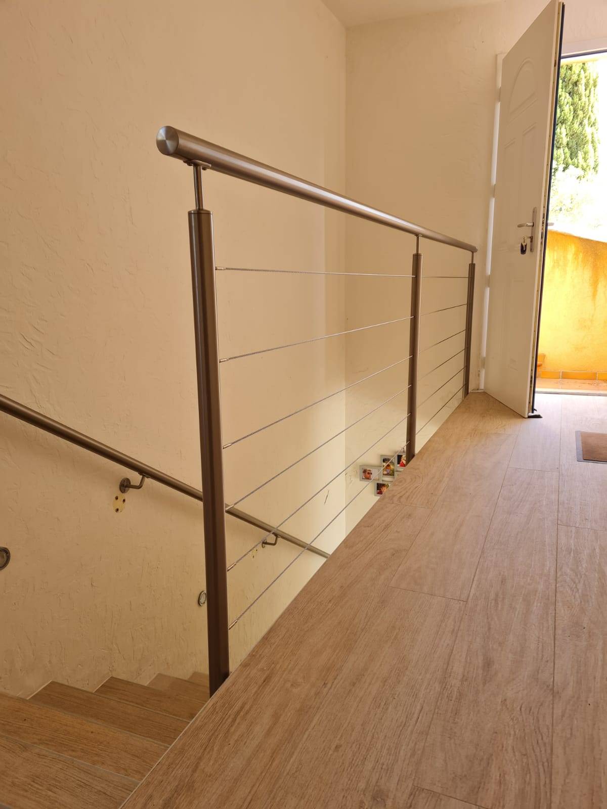 Garde-corps inox brossé à câbles sur Hyères 83400