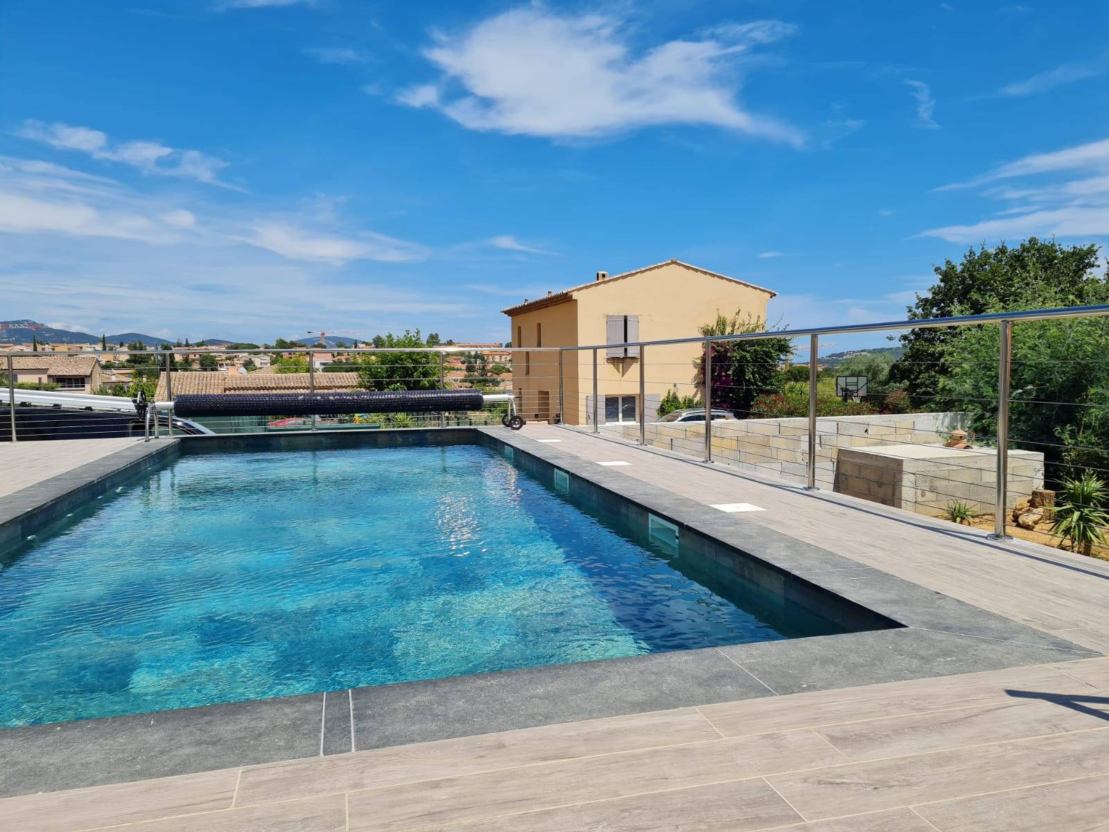Barrière inox poli avec câbles pour piscine à La Crau
