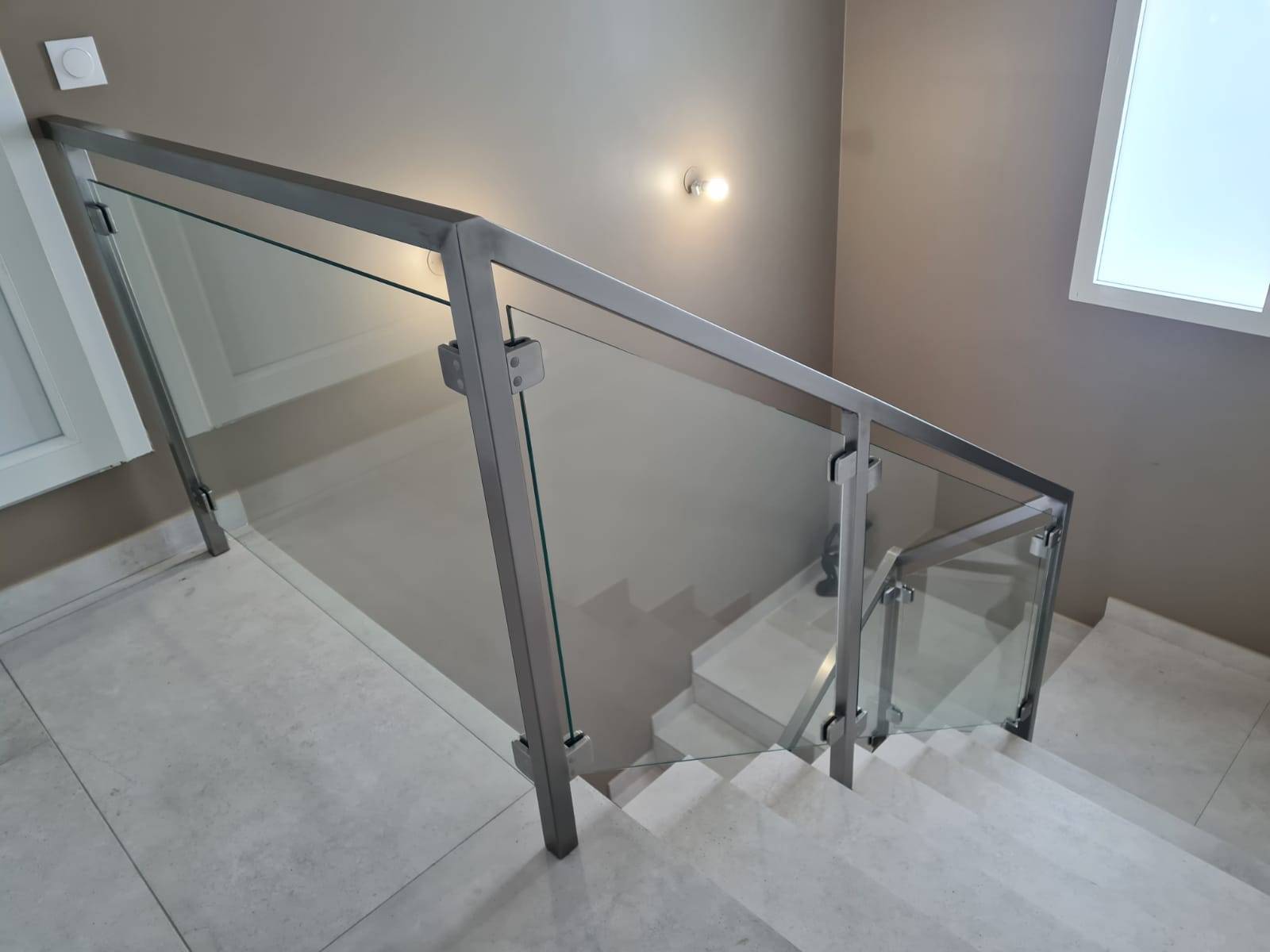 Installation d'un garde-corps inox brossé verre à Solliès-Pont