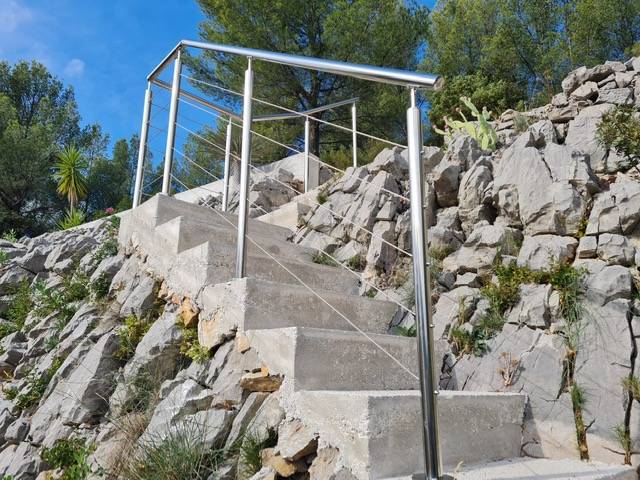 Soubassement câble à Sollies Toucas