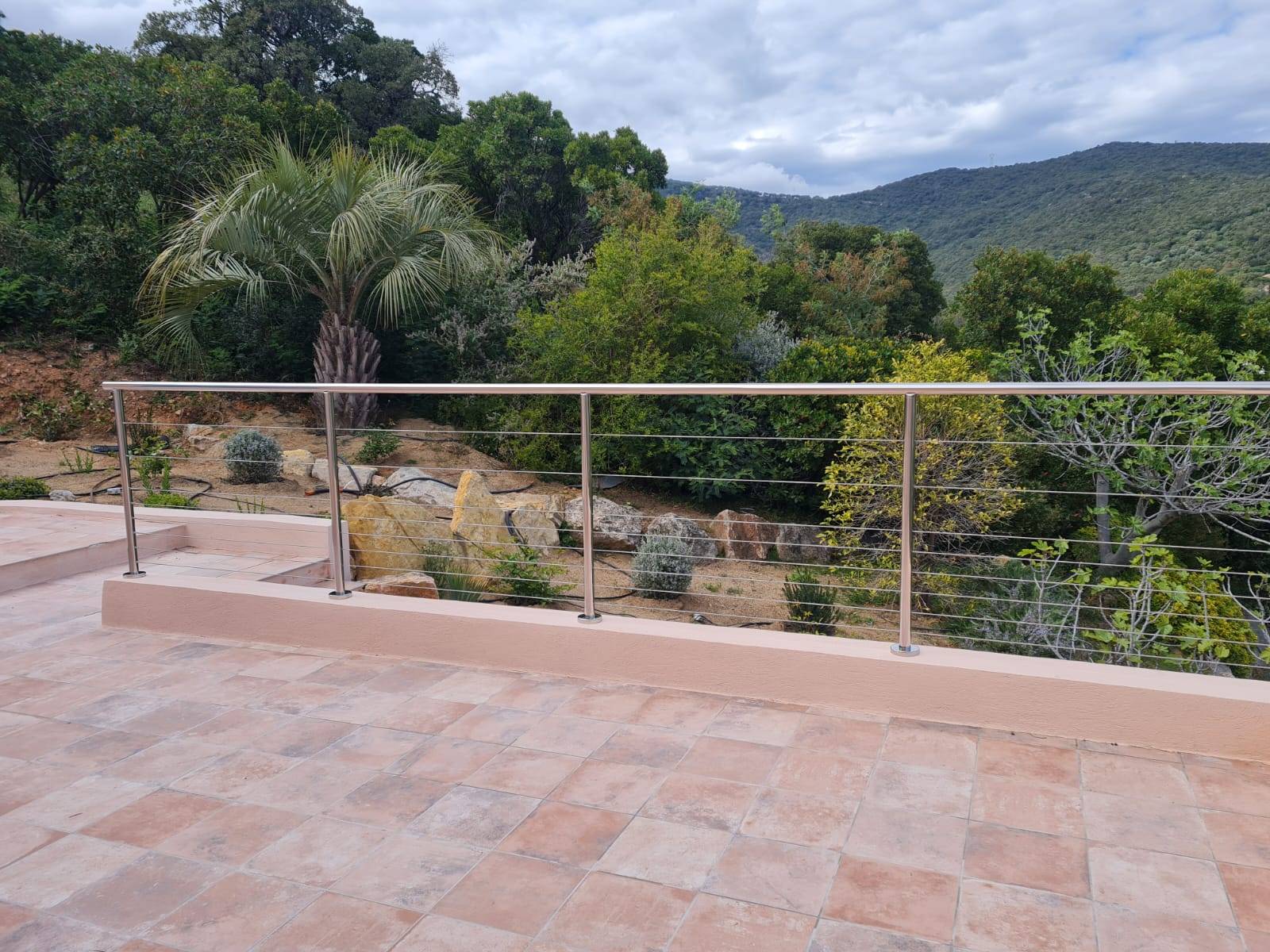 Vue dégagée laissant passer la lumière naturelle à Sanary 