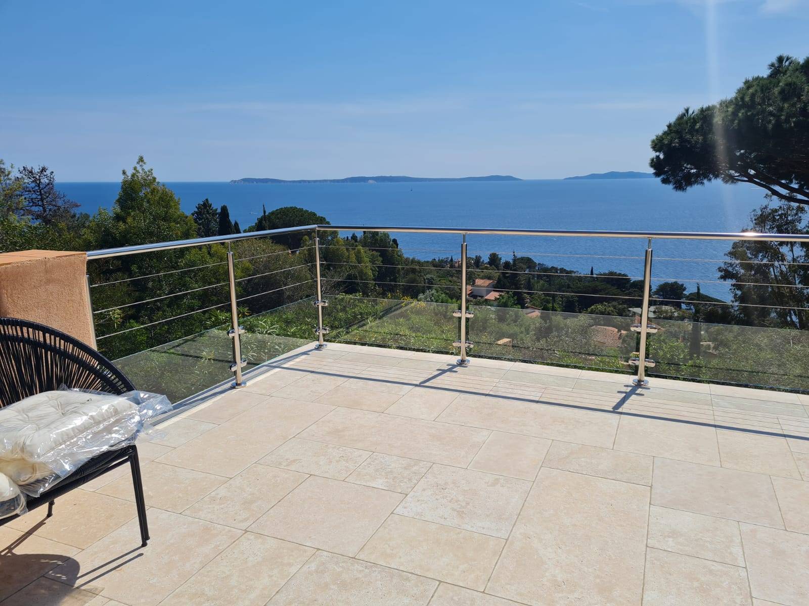 Soubassement câbles et verre à Carqueiranne 