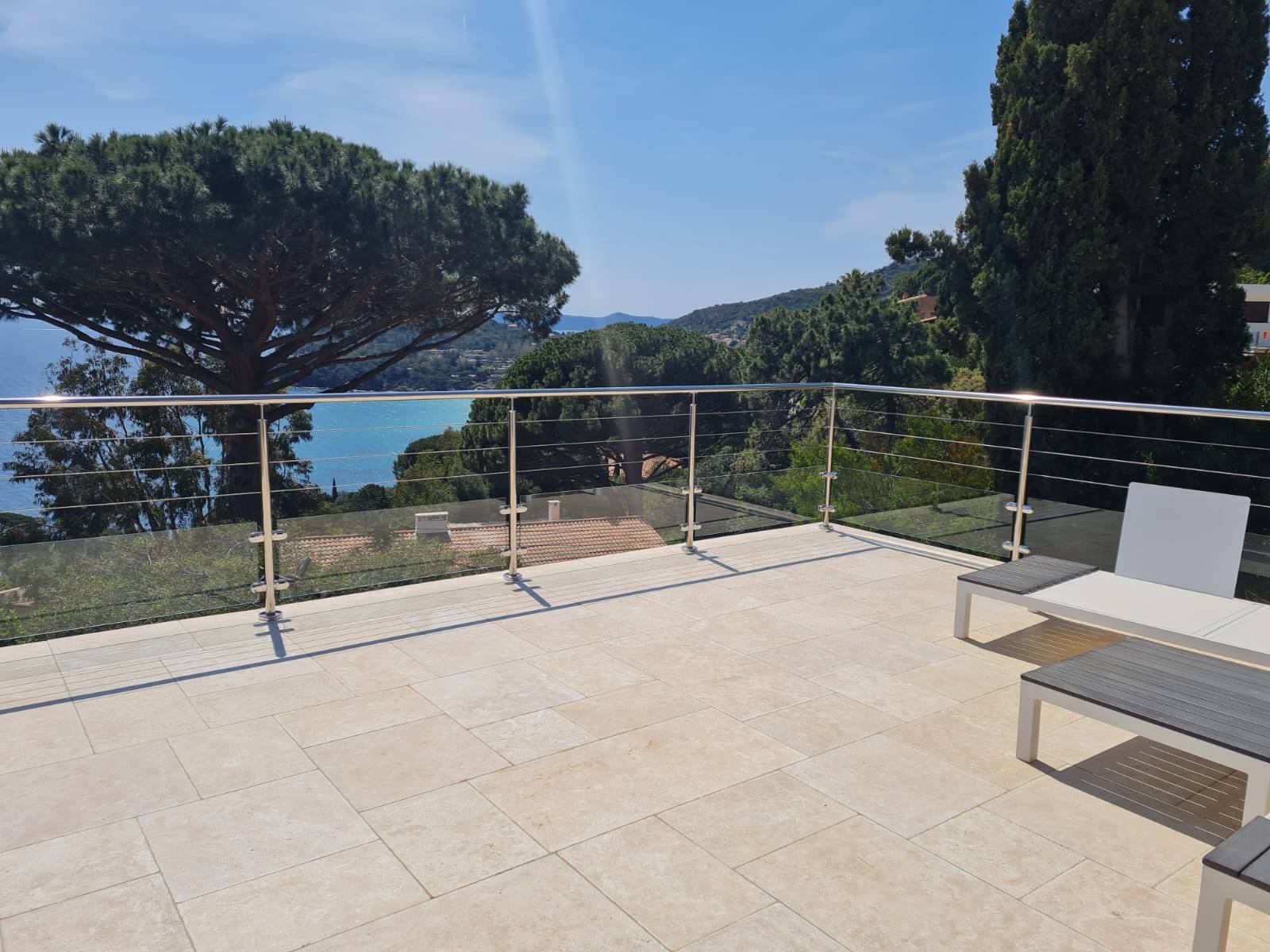 Garde-corps moderne à Bormes 