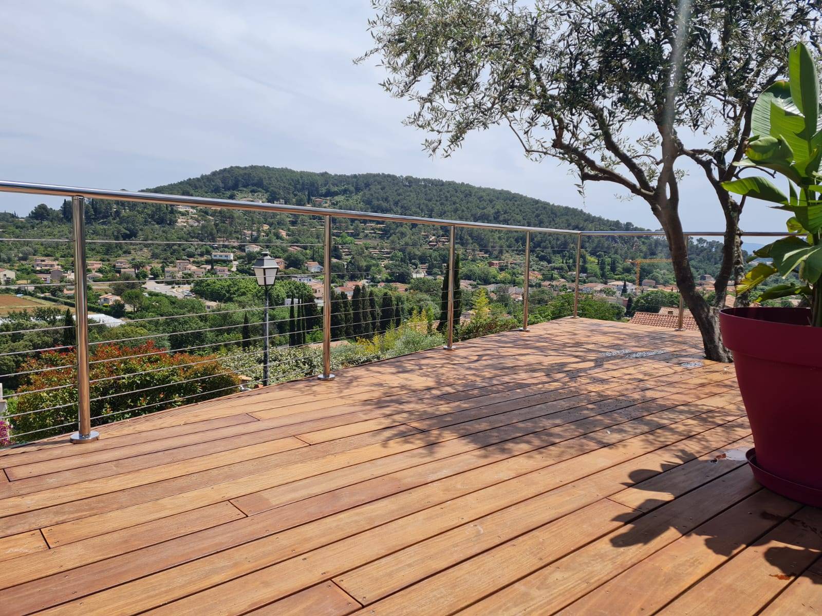 Terrasse en bois sécurisée à La Seyne-sur-Mer
