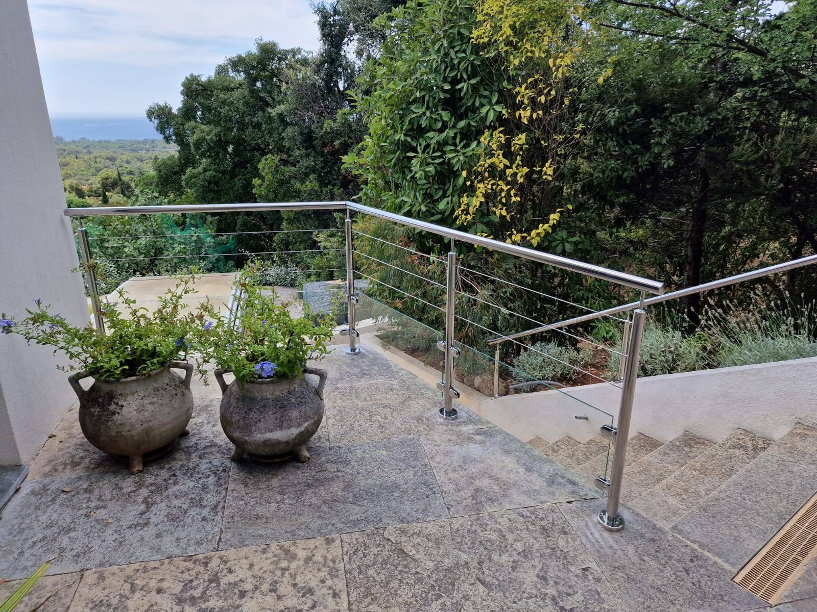 Garde-corps en inox poli verre et câbles à Carqueiranne