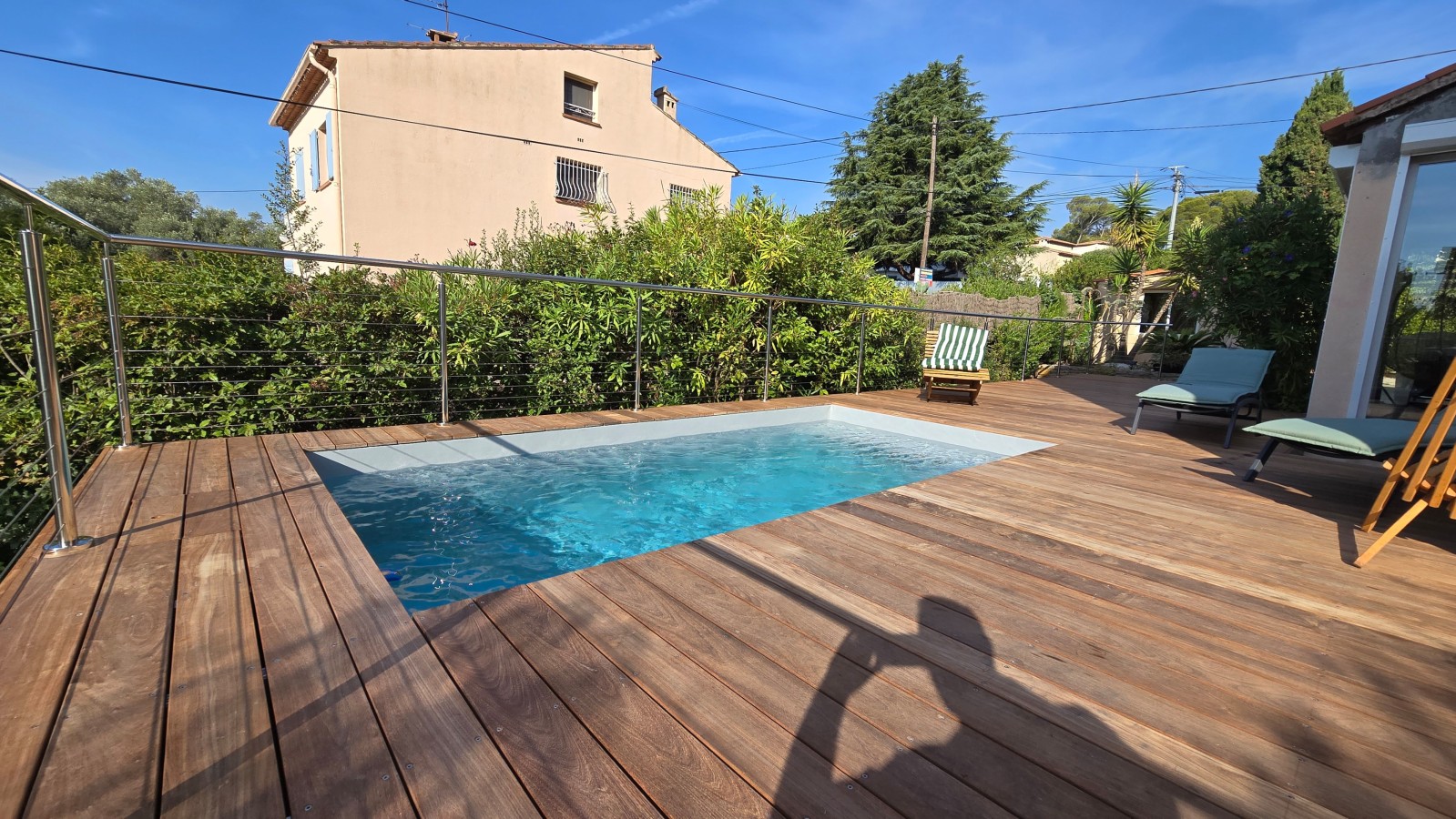 Pose d'une main courante pour escalier extérieur à Solliès-Pont 83210