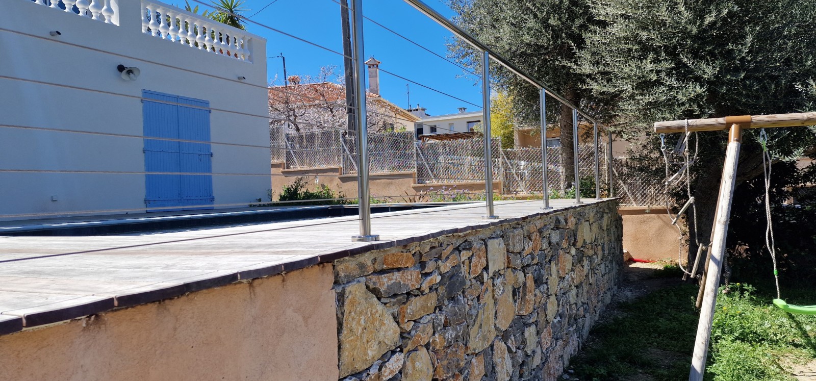 Garde-corps en inox poli et câbles à Sanary-sur-Mer : sécurité et esthétique avec SHM