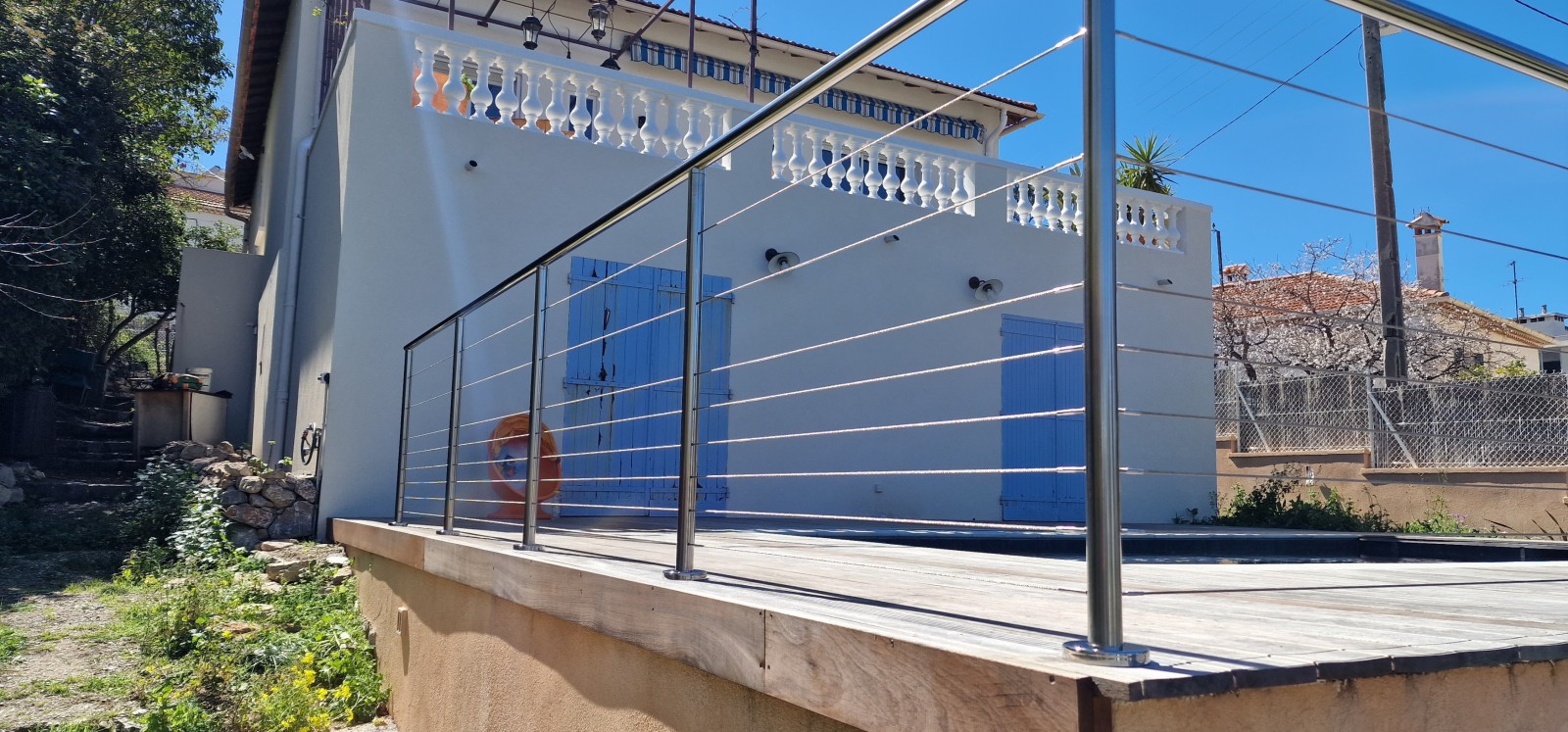 Garde-corps en inox poli et câbles à Sanary-sur-Mer : sécurité et esthétique avec SHM