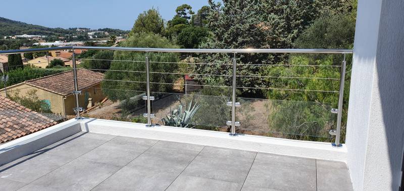 garde corps inox câble et verre à Toulon