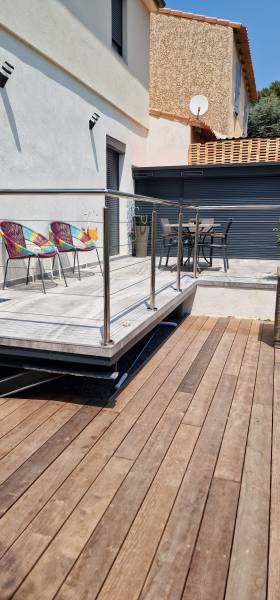 Fabrication et installation d'un garde-corps en inox poli et câbles et d'une rampe d'escaliers sur-mesure à La Crau