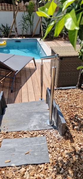 Fabrication et installation d'un garde-corps en inox poli et câbles et d'une rampe d'escaliers sur-mesure à La Crau