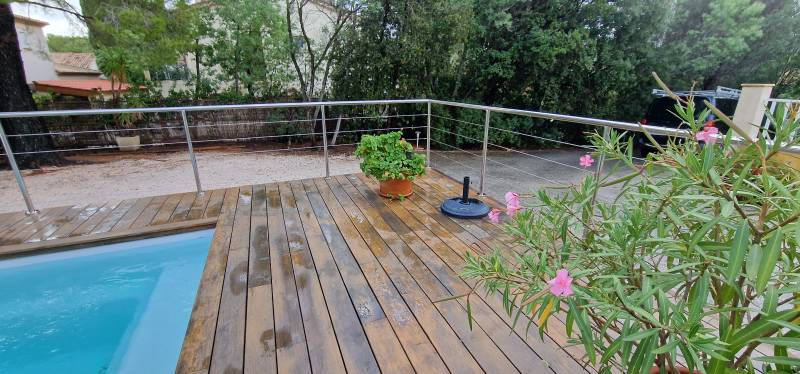 Sécuriser votre terrasse en bois et votre piscine à Fréjus avec un garde-corps sur-mesure
