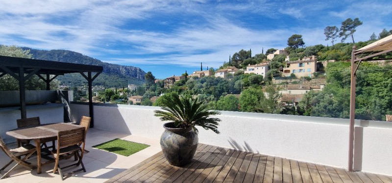 Installation d’un garde-corps en verre à Toulon : sécurisez votre espace extérieur avec piscine, que Vous soyez propriétaire ou locataire