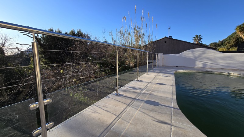 Sécurisez votre terrasse avec notre garde-corps à Sanary-sur-mer