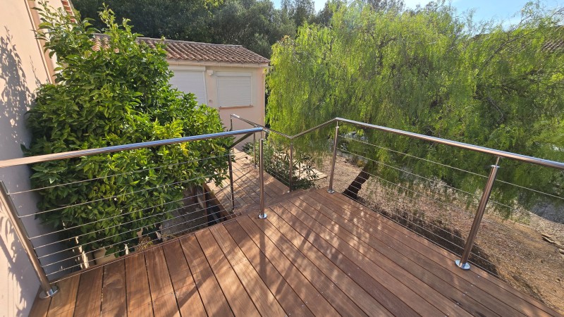 Vue d’ensemble de l’installation à Sanary-sur-Mer.
