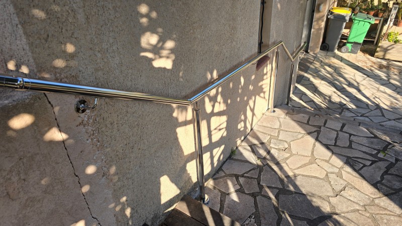 Appui moderne et fonctionnel.