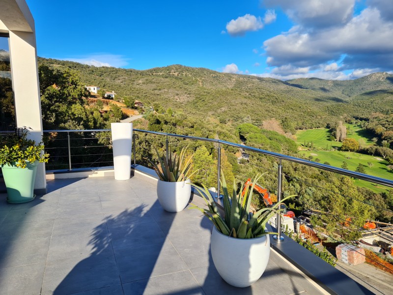 Garde-corps en inox poli et câbles à Hyères : expertise et sécurité avec SHM