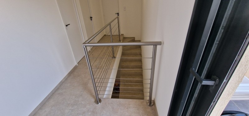 Installation d'un garde-corps en inox brossé et câbles à Toulon avec SHM
