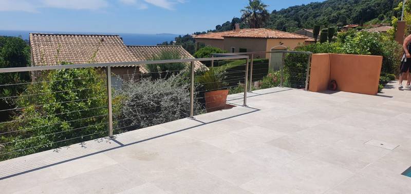 Faire un devis pour la pose d'un garde-corps en inox avec câbles dans le Var sur Toulon