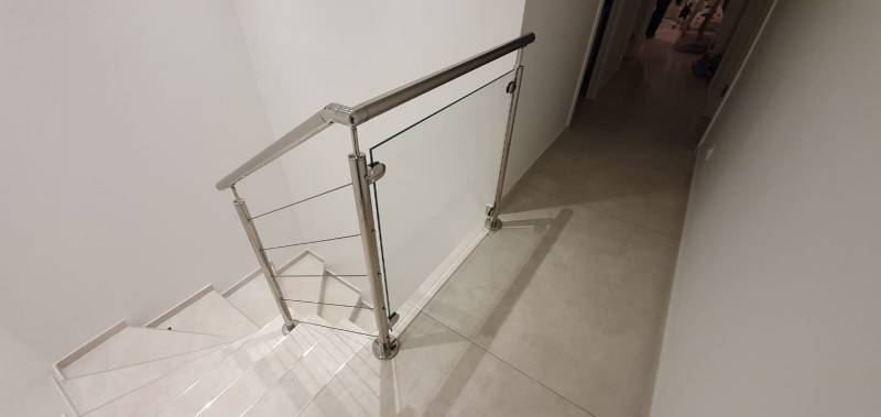 Garde-corps en inox verre pour palier à La Farlède dans le 83