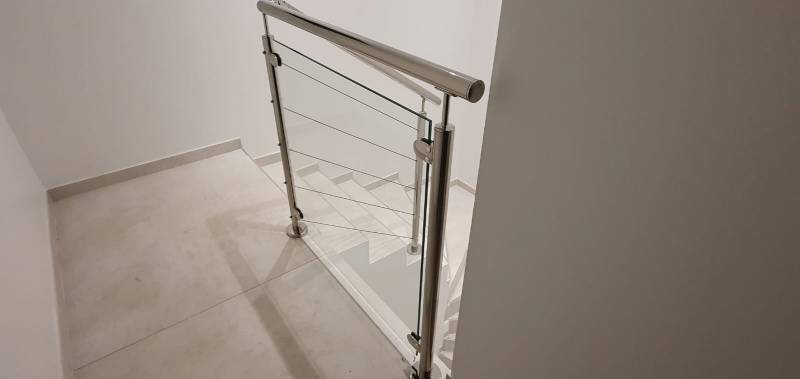 Garde-corps inox verre et câble pour esalier et palier à La Farlède Var