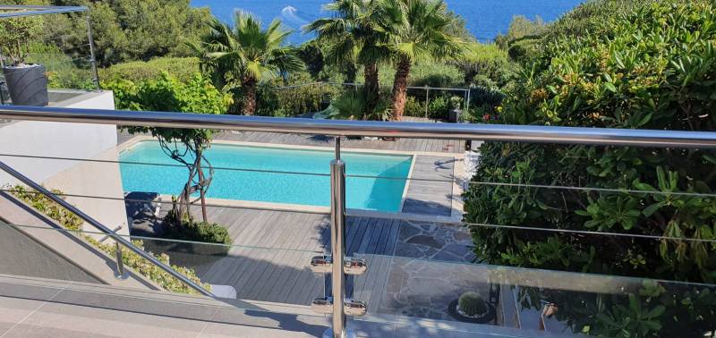 Pose d'un garde-corps inox câble pour piiscine à Hyeres
