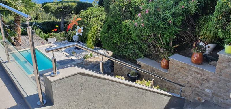Garde-fous inox câble et verre sur Hyères dans le Var