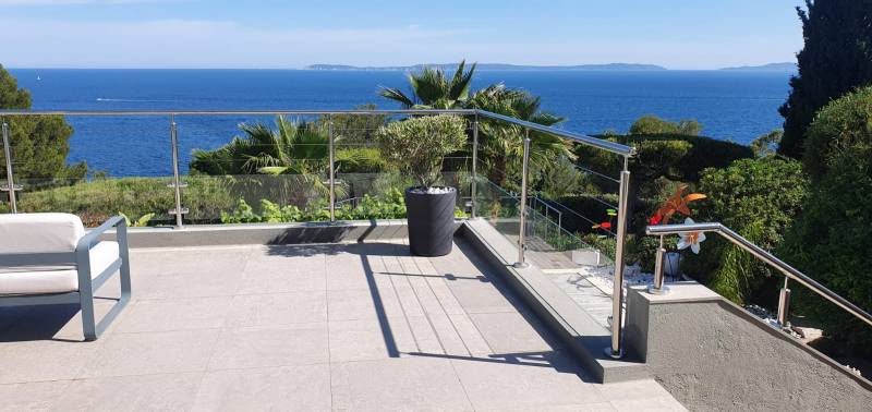 Main-courante en inox pour escalier extérieur Hyères