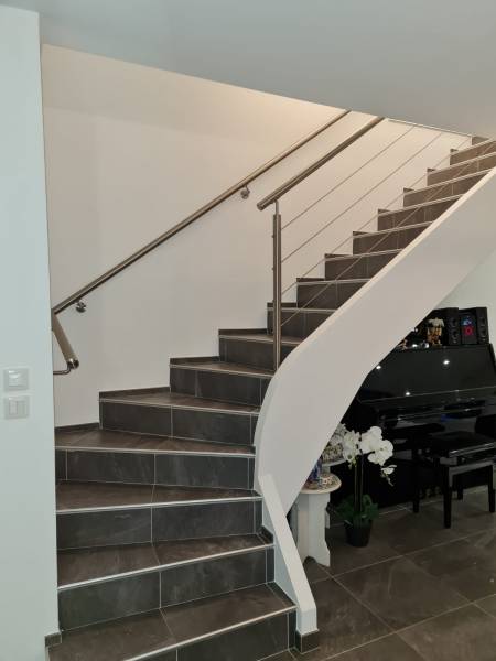 Rampe en inox pour sécuriser un escalier La Crau dans le 83