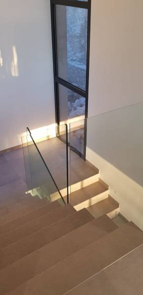 Pose d'un garde-corps en verre fixation à l'anglaise Hyères 83400