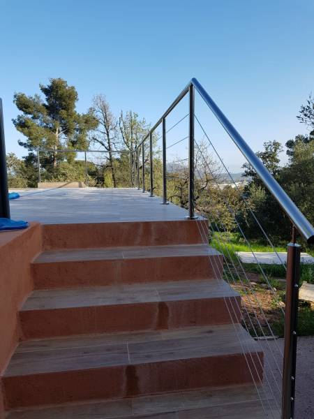Pose de garde-corps inox poli miroir avec câbles inox près de La Garde dans le Var