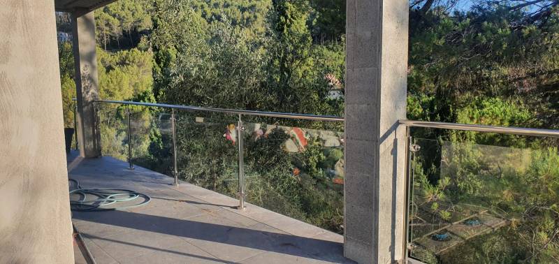 Garde-corps inox/verre pour terrasse à Solliès-Toucas 83210