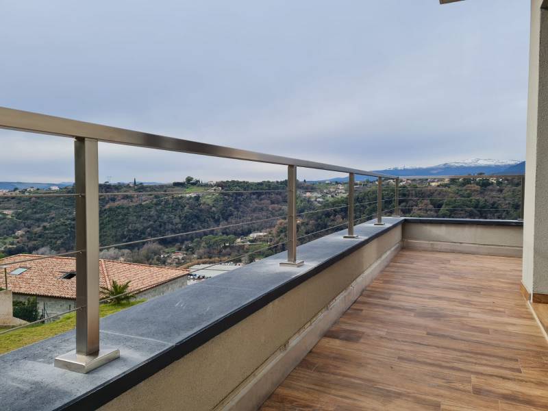 Garde-corps inox et câbles posé sur mesure à Toulon ouest dans le Var