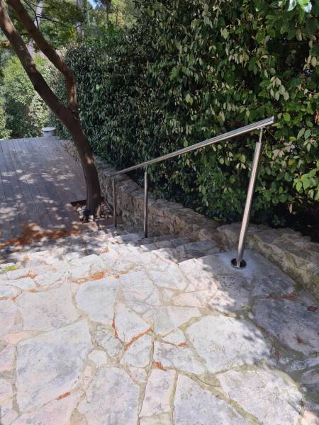 Création d'une rampe d'escalier extérieur à LA garde