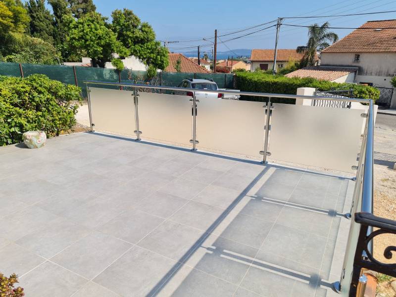 Installer un garde-corps inox-verre à Carqueiranne