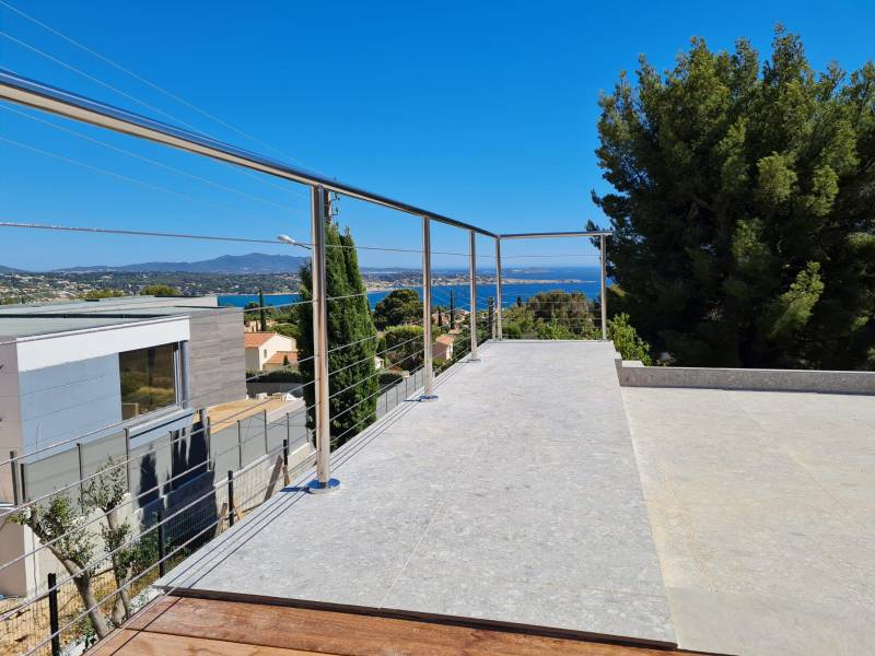 Garde-corps extérieur pour maison contemporaine à Bandol