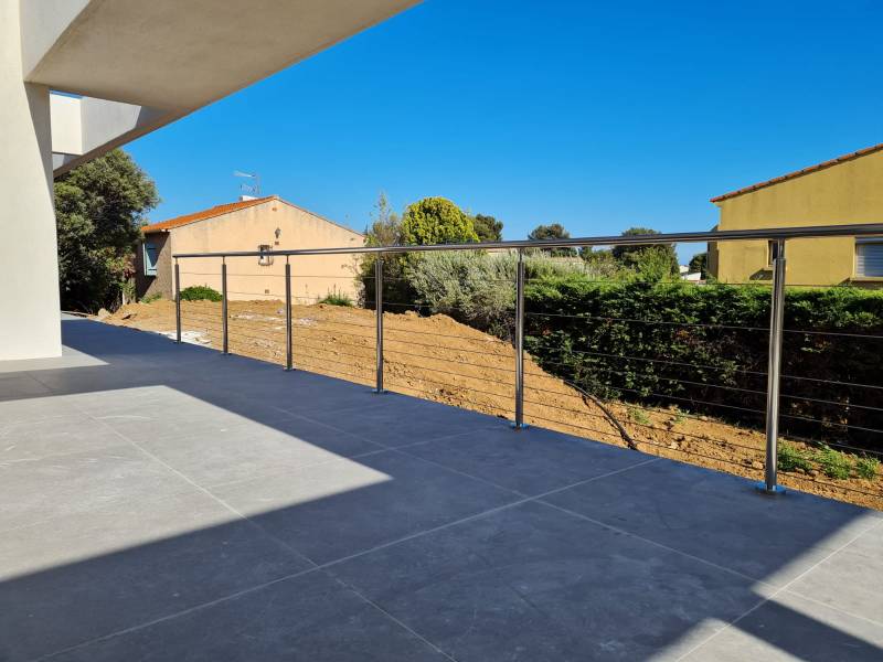Pose d'un garde-corps pour sécuriser une terrasse à Hyères