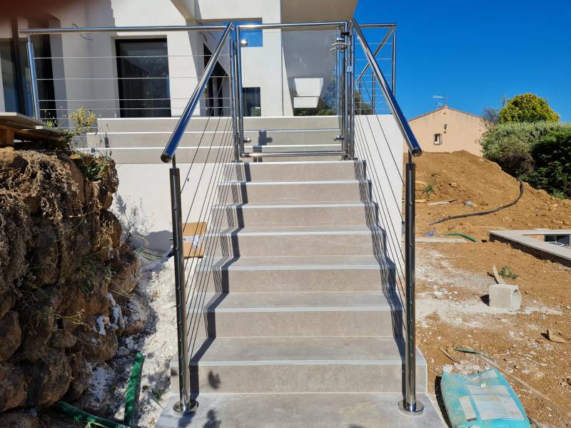 Portillon inox verre pour sécuriser une piscine à Hyères Var
