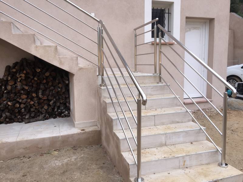 Installation de garde-corps en inox poli 316L avec verre sur acrotère à La Valette-du-Var